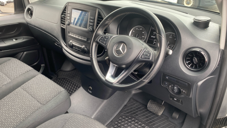 Mercedes-Benz Vito L2 Diesel Rwd 116CDI Premium Crew Van 9G-Tronic
